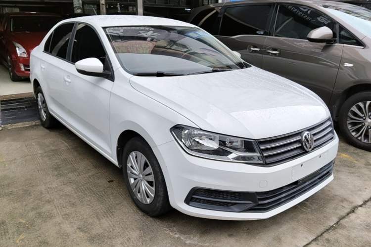Used Volkswagen Santana 2016 1.6L Automatic Fashion Edition Front Right 45 Deg
