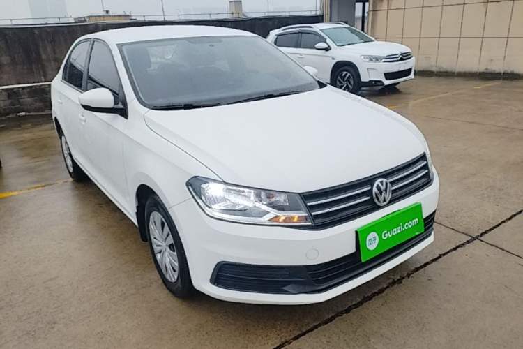 Used Volkswagen Santana 2016 1.6L Manual Fashion Edition Front Right 45 Deg