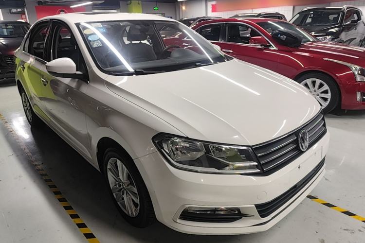 Used Volkswagen Santana 2016 1.6L Automatic Comfort Edition Front Right 45 Deg