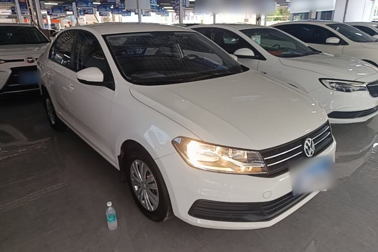 Used Volkswagen Santana 2016 1.6L Automatic Fashion Edition Front Right 45 Deg