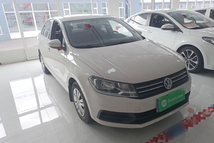 Used Volkswagen Santana 2016 1.6L Manual Fashion Edition Front Right 45 Deg