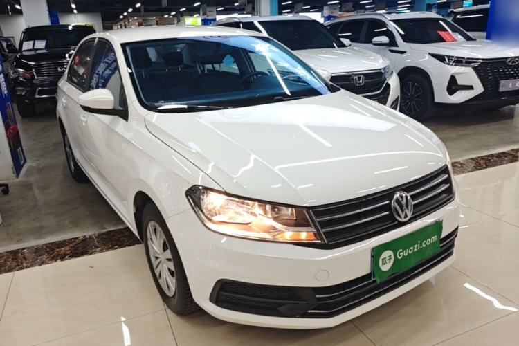 Used Volkswagen Santana 2016 1.4L Manual Fashion Edition Front Right 45 Deg