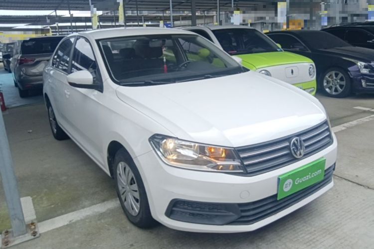 Used Volkswagen Santana 2016 1.6L Automatic Fashion Edition Front Right 45 Deg