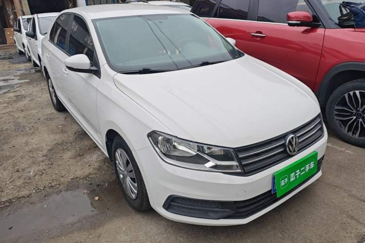 Used Volkswagen Santana 2016 1.4L Manual Fashion Edition Front Right 45 Deg