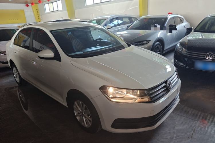 Used Volkswagen Santana 2016 1.6L Automatic Fashion Edition Front Right 45 Deg