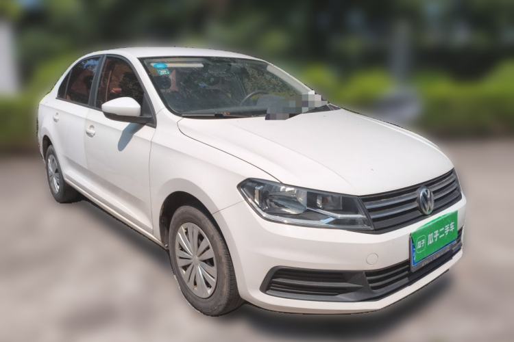 Used Volkswagen Santana 2016 1.6L Automatic Fashion Edition Front Right 45 Deg