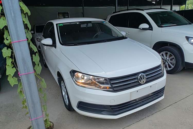 Used Volkswagen Santana 2016 1.6L Manual Fashion Edition Front Right 45 Deg