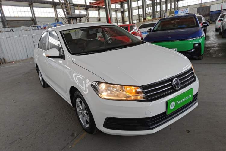 Used Volkswagen Santana 2016 1.6L Automatic Fashion Edition Front Right 45 Deg