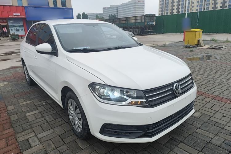 Used Volkswagen Santana 2016 1.6L Automatic Fashion Edition Front Right 45 Deg