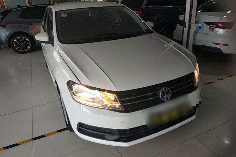Used Volkswagen Santana 2016 1.6L Automatic Fashion Edition Front Right 45 Deg