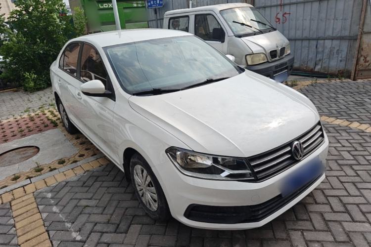 Used Volkswagen Santana 2016 1.6L Manual Fashion Edition Front Right 45 Deg