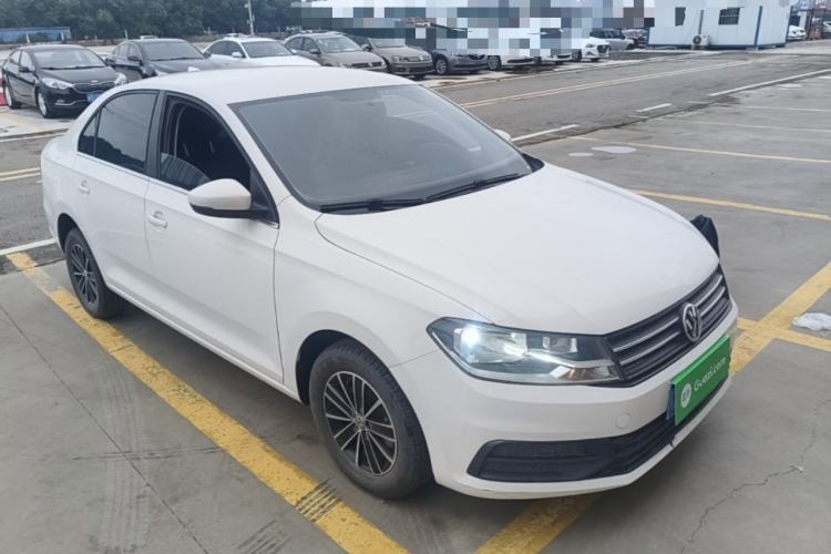 Used Volkswagen Santana 2016 1.4L Manual Fashion Edition Front Right 45 Deg