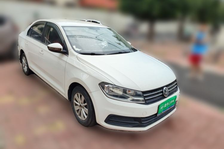 Used Volkswagen Santana 2016 1.6L Manual Fashion Edition Front Right 45 Deg