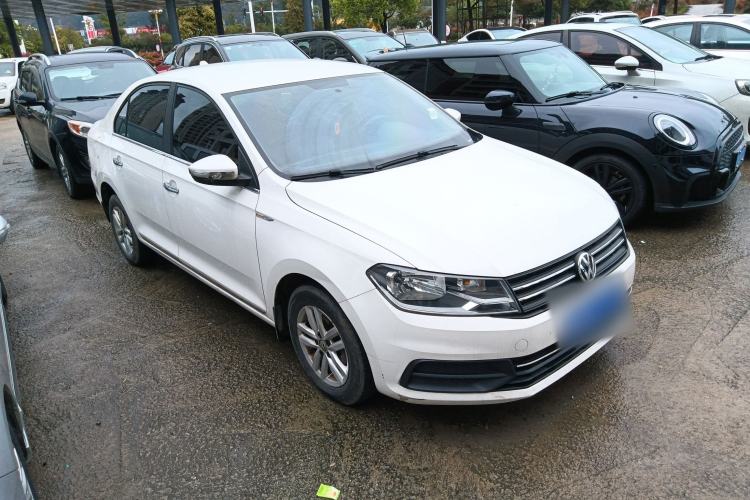 Used Volkswagen Santana 2016 1.6L Manual Fashion Edition Front Right 45 Deg
