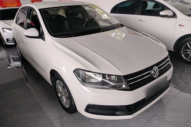 Used Volkswagen Santana 2016 1.6L Manual Fashion Edition Front Right 45 Deg