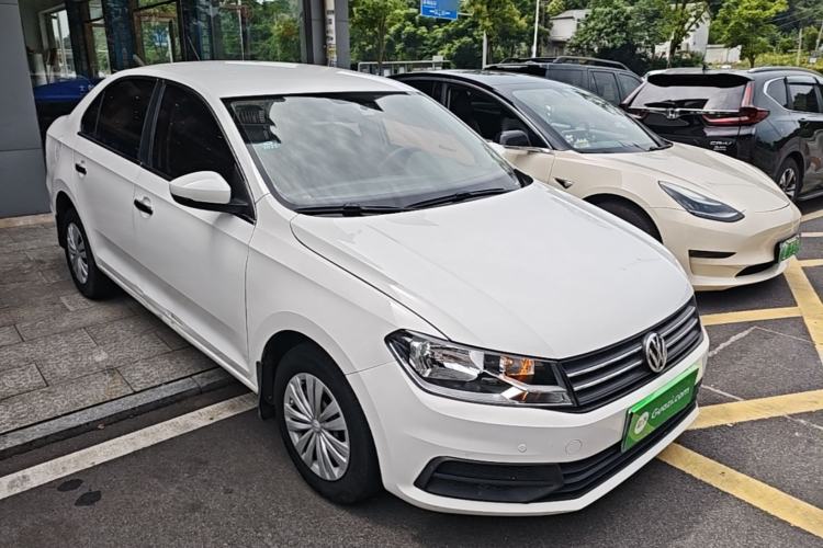 Used Volkswagen Santana 2016 1.6L Automatic Fashion Edition Front Right 45 Deg