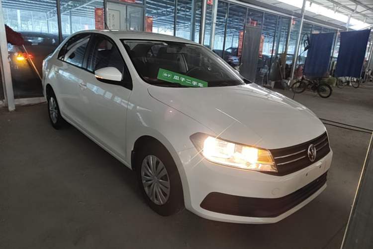 Used Volkswagen Santana 2016 1.6L Manual Fashion Edition Front Right 45 Deg