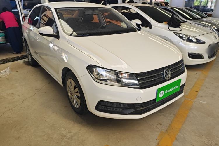 Used Volkswagen Santana 2016 1.6L Manual Fashion Edition Front Right 45 Deg