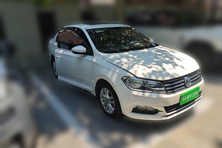Used Volkswagen Santana 2016 1.6L Automatic Comfort Edition Front Right 45 Deg