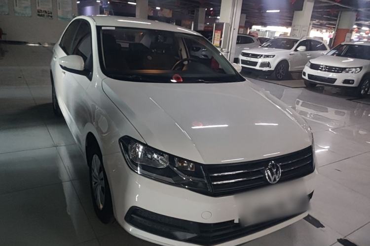 Used Volkswagen Santana 2016 1.6L Manual Fashion Edition Front Right 45 Deg