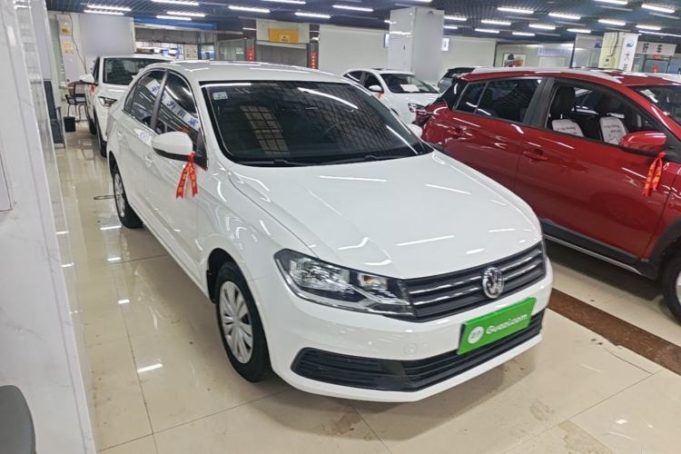 Used Volkswagen Santana 2016 1.6L Automatic Fashion Edition Front Right 45 Deg