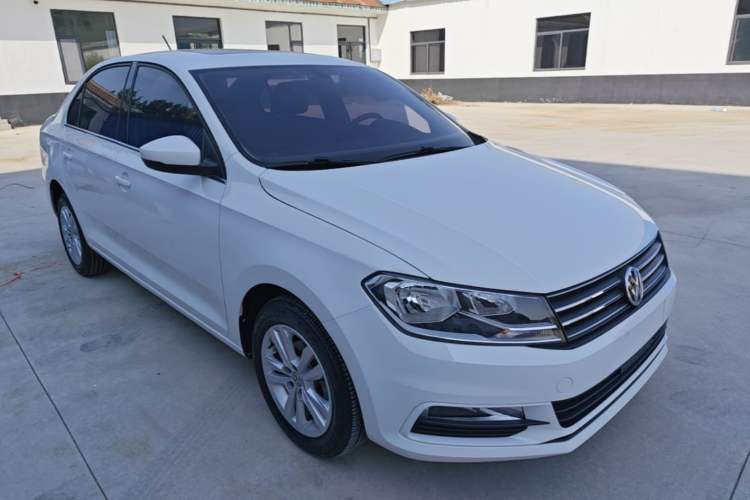 Used Volkswagen Santana 2016 1.6L Automatic Comfort Edition Front Right 45 Deg