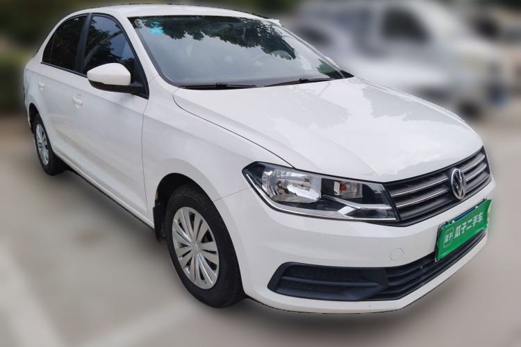 Used Volkswagen Santana 2016 1.6L Manual Fashion Edition Front Right 45 Deg