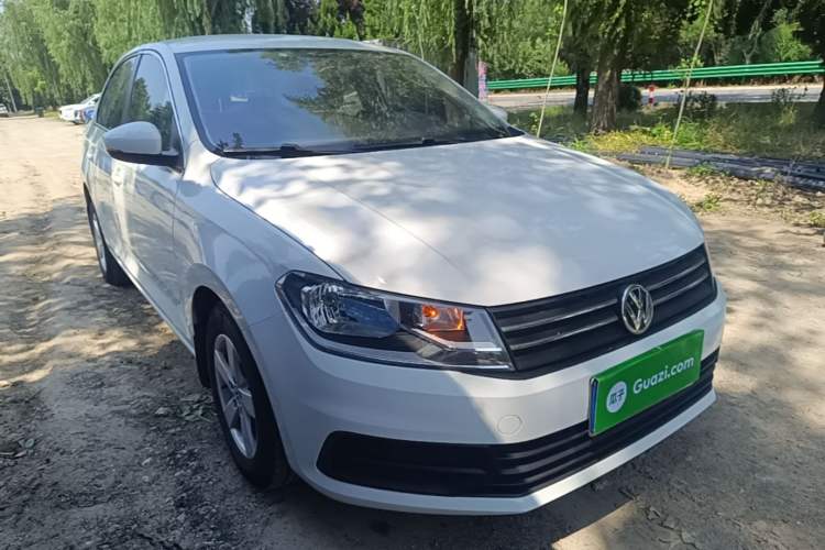 Used Volkswagen Santana 2016 1.6L Manual Fashion Edition Front Right 45 Deg