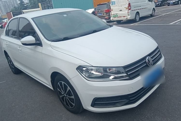 Used Volkswagen Santana 2016 1.6L Manual Fashion Edition Front Right 45 Deg