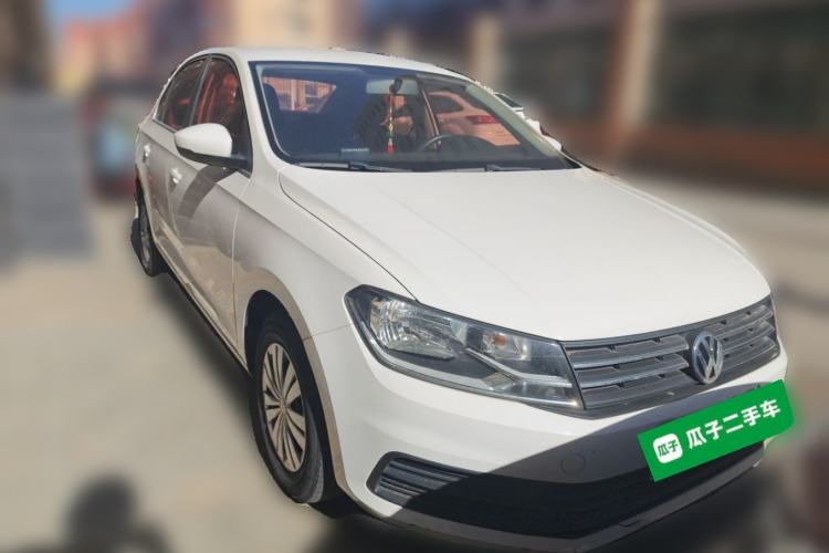Used Volkswagen Santana 2016 1.6L Automatic Fashion Edition Front Right 45 Deg