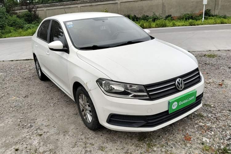 Used Volkswagen Santana 2016 1.6L Automatic Fashion Edition Front Right 45 Deg