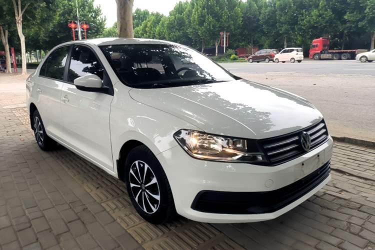 Used Volkswagen Santana 2016 1.6L Manual Fashion Edition Front Right 45 Deg