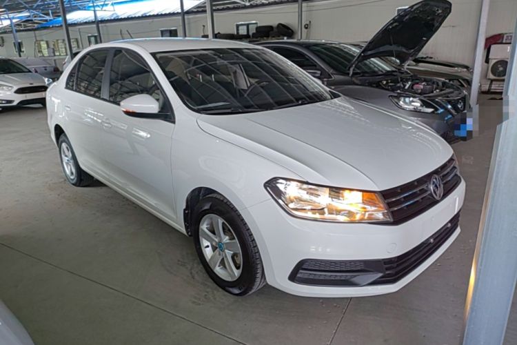 Used Volkswagen Santana 2016 1.6L Manual Fashion Edition Front Right 45 Deg