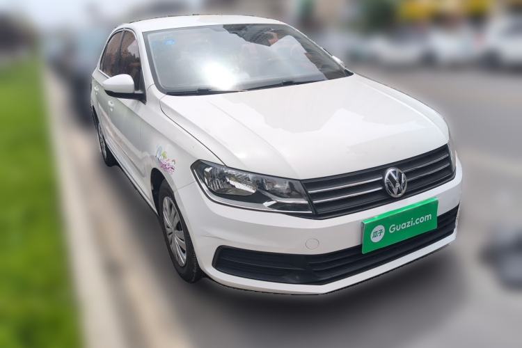Used Volkswagen Santana 2016 1.6L Automatic Fashion Edition Front Right 45 Deg