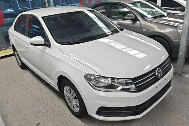 Used Volkswagen Santana 2016 1.6L Automatic Fashion Edition Front Right 45 Deg