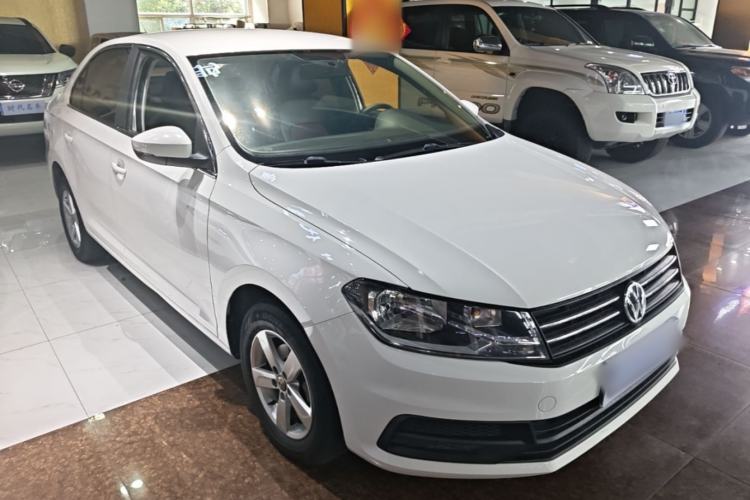 Used Volkswagen Santana 2016 1.6L Automatic Fashion Edition Front Right 45 Deg