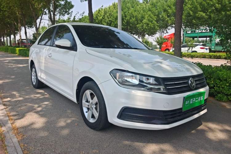 Used Volkswagen Santana 2016 1.4L Manual Fashion Edition Front Right 45 Deg