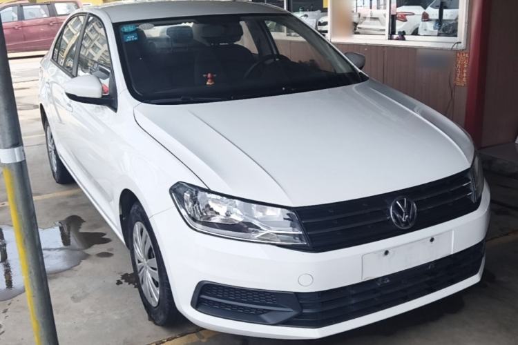 Used Volkswagen Santana 2016 1.6L Manual Fashion Edition Front Right 45 Deg