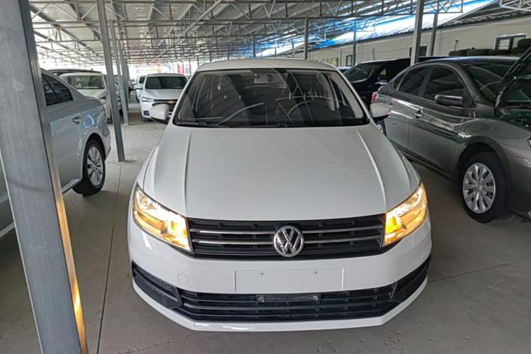 Used Volkswagen Santana 2016 1.6L Manual Fashion Edition Front