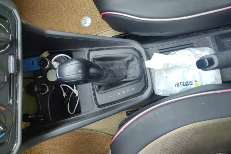 Used Volkswagen Santana 2016 1.6L Automatic Fashion Edition Gear Lever