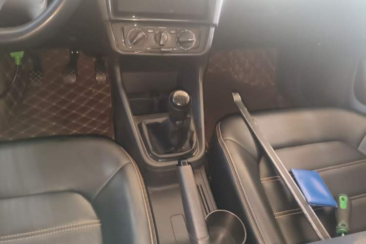 Used Volkswagen Santana 2016 1.6L Manual Fashion Edition Gear Lever