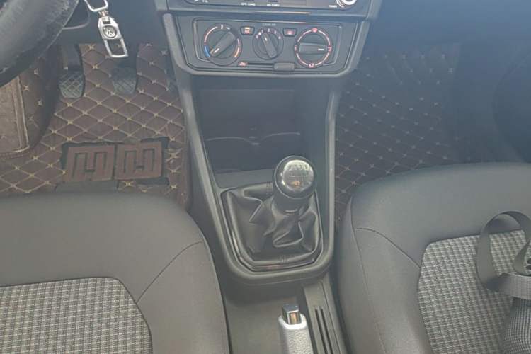 Used Volkswagen Santana 2016 1.4L Manual Fashion Edition Gear Lever