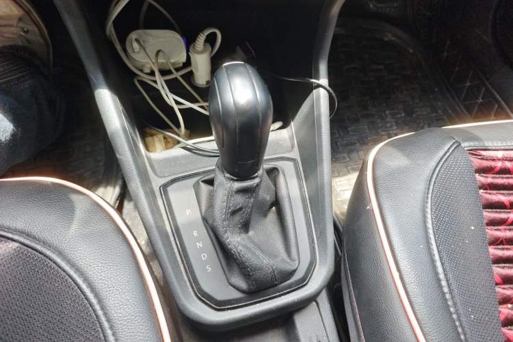 Used Volkswagen Santana 2016 1.6L Automatic Fashion Edition Gear Lever