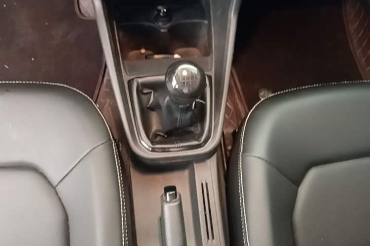 Used Volkswagen Santana 2016 1.6L Manual Fashion Edition Gear Lever