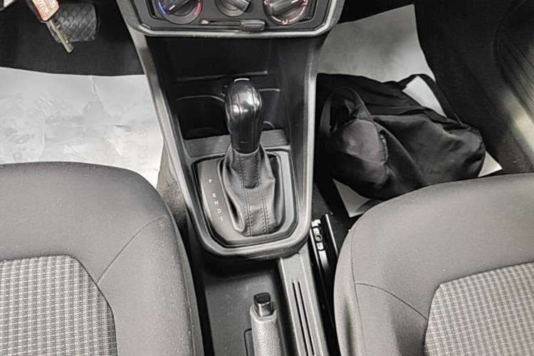 Used Volkswagen Santana 2016 1.6L Automatic Fashion Edition Gear Lever