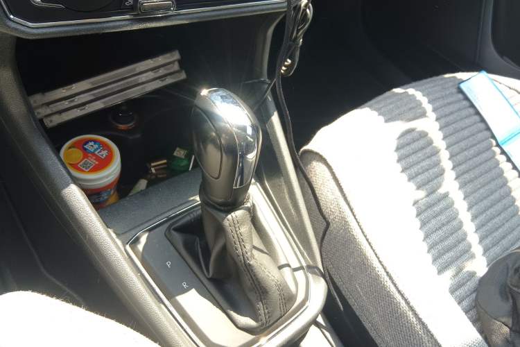 Used Volkswagen Santana 2016 1.6L Automatic Comfort Edition Gear Lever