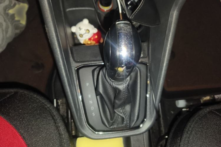 Used Volkswagen Santana 2016 1.6L Automatic Comfort Edition Gear Lever
