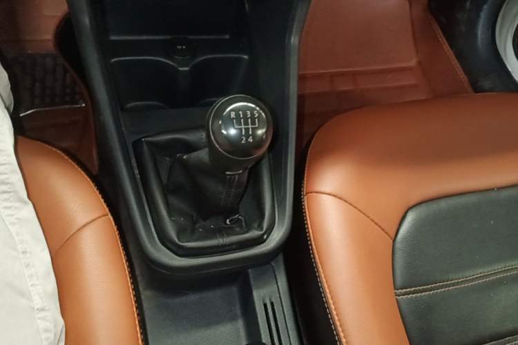 Used Volkswagen Santana 2016 1.6L Manual Fashion Edition Gear Lever
