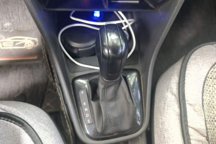 Used Volkswagen Santana 2016 1.6L Automatic Fashion Edition Gear Lever