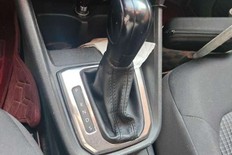 Used Volkswagen Santana 2016 1.6L Automatic Fashion Edition Gear Lever